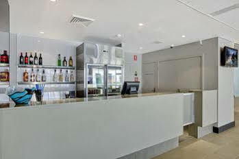 Quality Pioneer Sands Aparthotel 4*